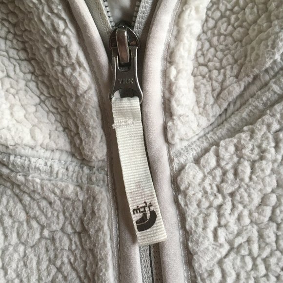 The North Face ivory sherpa fleece XL (18) - Picture 5 of 14